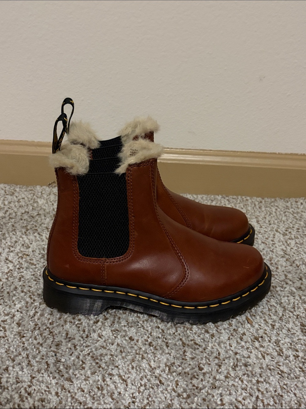 Dr. Martens 2976 LEONORE WOMEN'S FAUX FUR-LINED CHELSEA BOOTS